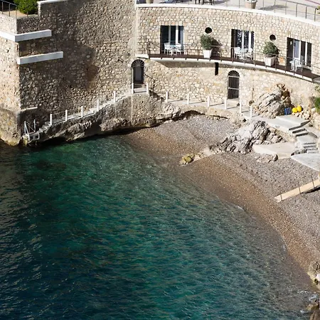 Cap Estel Szálloda Èze