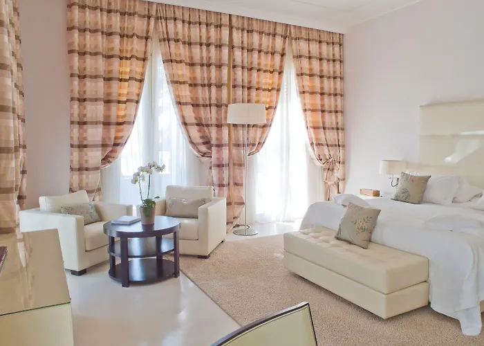 Cap Estel Szálloda Èze