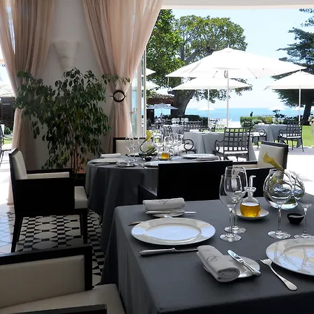 Cap Estel Отель Эз